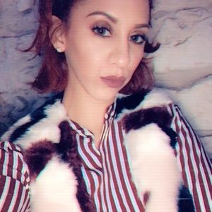 Meet your Posher, Danielle